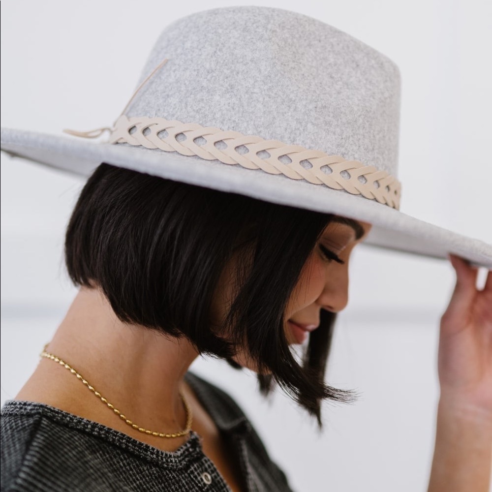 Light Gray Wide Brim Fedora Hat - Picture 5 of 8